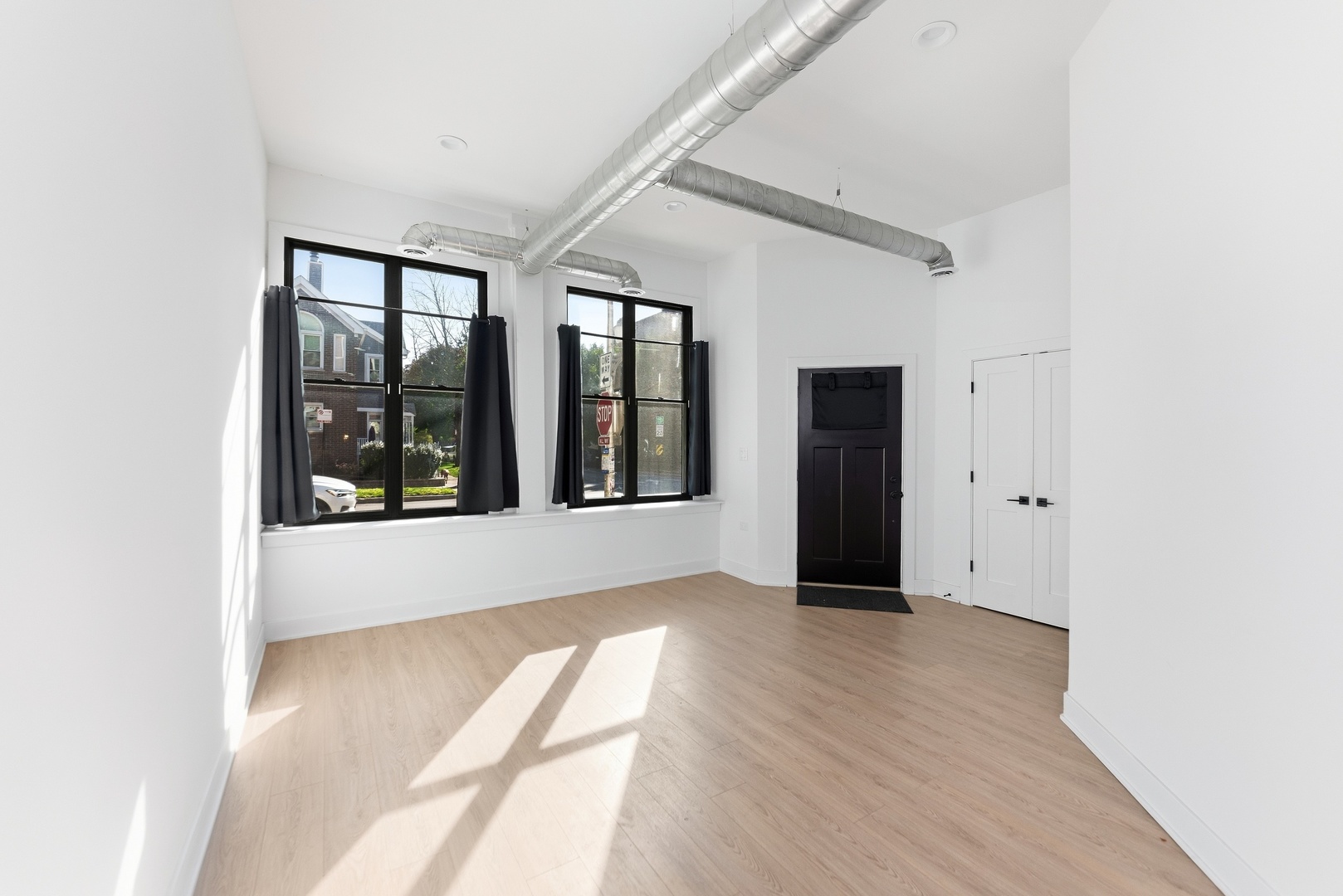3300 North Racine Avenue, Unit 1 Chicago, IL 60657 - Photo 2 of 12 Gallery Image 2