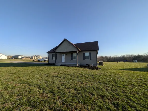 $300,000 | 293 Hawkins Road, Westmoreland, TN 37186
