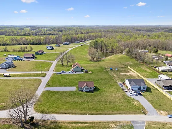 $285,000 | 293 Hawkins Road, Westmoreland, TN 37186