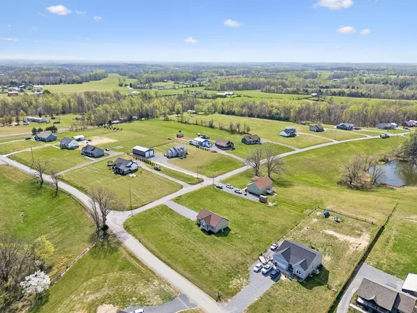 $285,000 | 293 Hawkins Road, Westmoreland, TN 37186