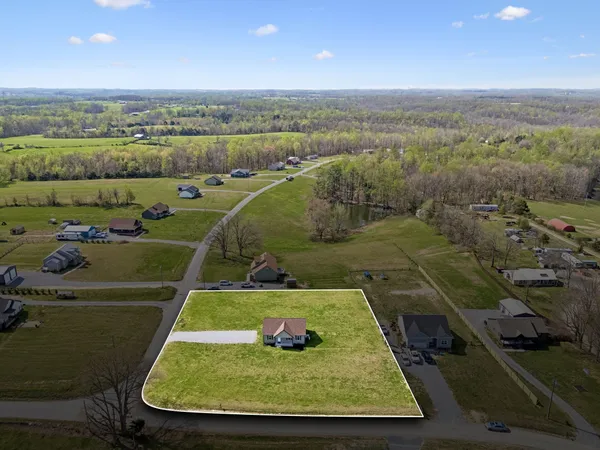 $285,000 | 293 Hawkins Road, Westmoreland, TN 37186