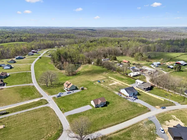 $285,000 | 293 Hawkins Road, Westmoreland, TN 37186