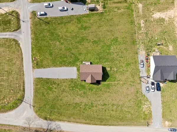 $285,000 | 293 Hawkins Road, Westmoreland, TN 37186