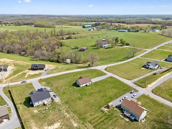 $285,000 | 293 Hawkins Road, Westmoreland, TN 37186