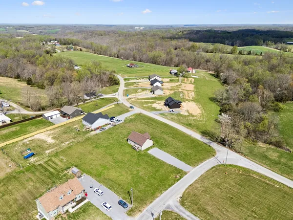 $285,000 | 293 Hawkins Road, Westmoreland, TN 37186
