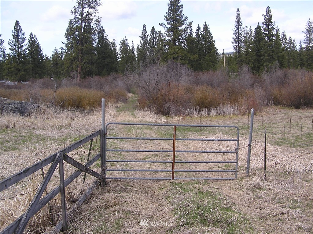 1300 Aeneas Valley Road Tonasket, WA 98855 - Photo 7 of 25
