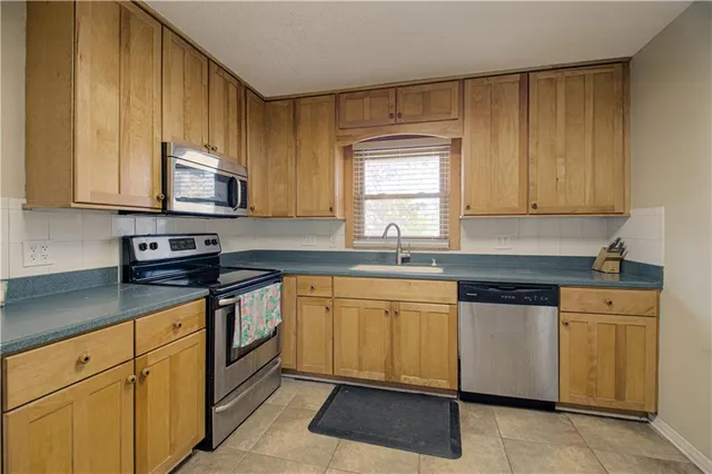 $450,000 | 226 Northwest 43 Street, Kansas City, MO 64116