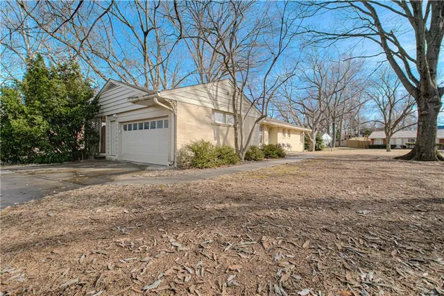 $450,000 | 226 Northwest 43 Street, Kansas City, MO 64116