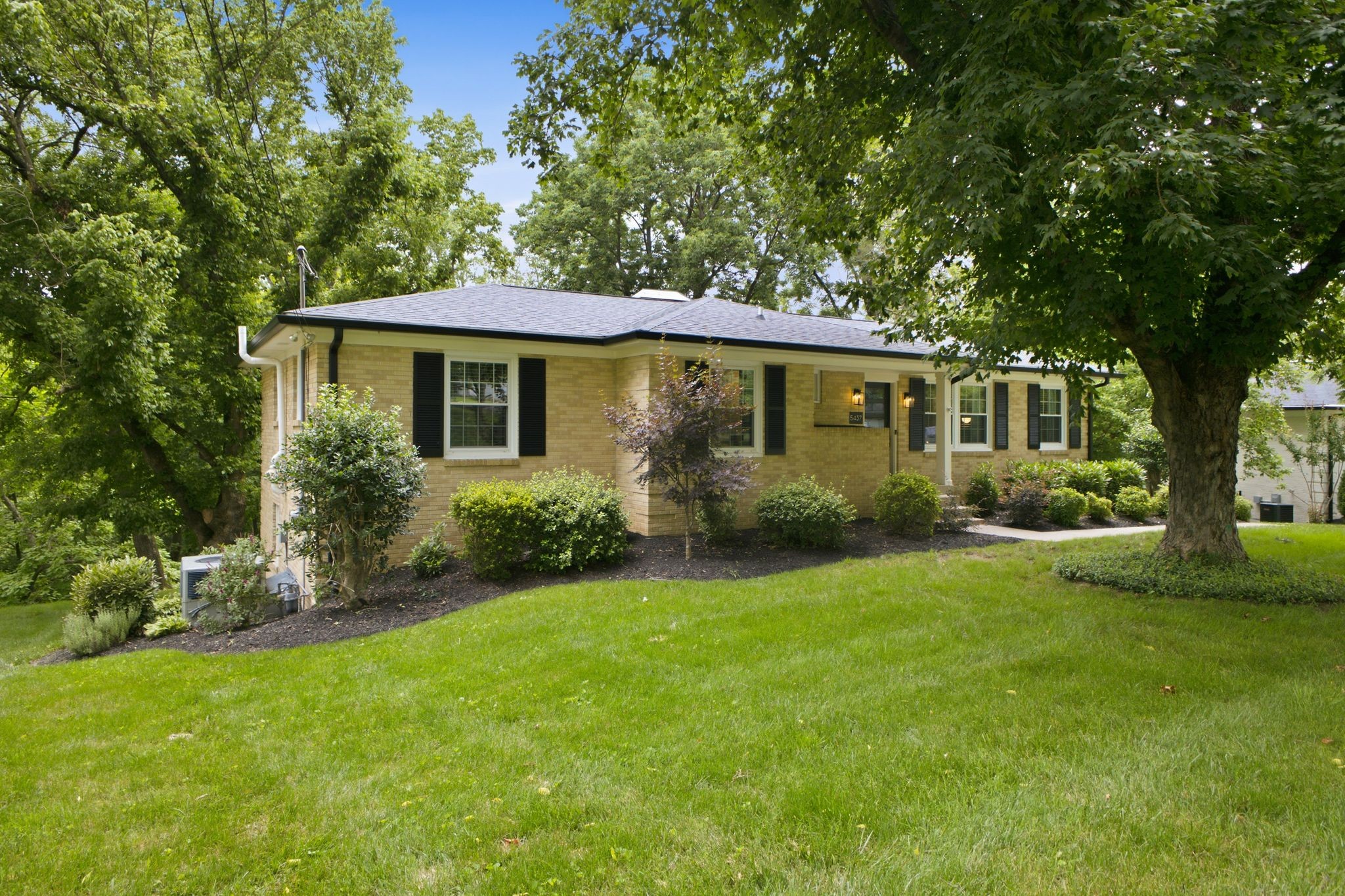 5437 Hill Rd Circle Nashville, TN 37220 - Photo 3 of 43
