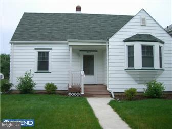 320 Lippincott Avenue Riverside, NJ 08075 - Photo 1 of 12 a view of a house with a yard