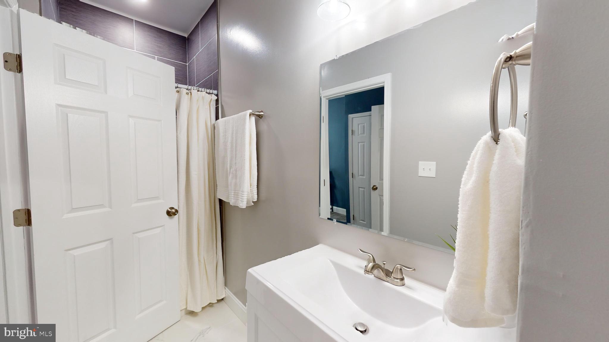 633 Archer Street Baltimore, MD 21230 - Photo 12 of 20 Owners Suite Bathroom