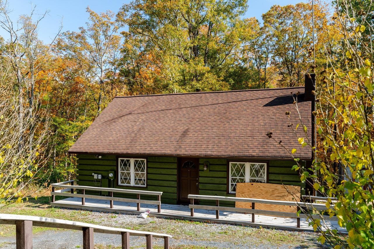 115 Risk Road Mount Jackson, VA 22842 - Photo 27 of 50 front view of house with stairs