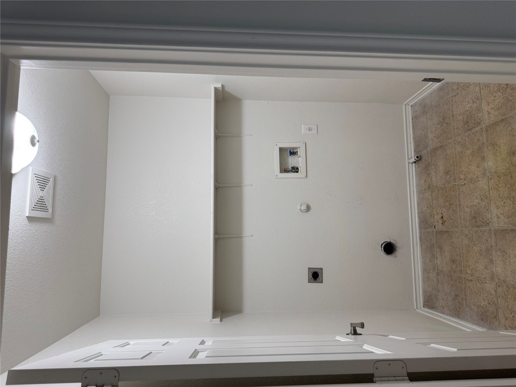 5609 Viewpoint Drive Austin, TX 78744 - Photo 20 of 21 a view of utility room