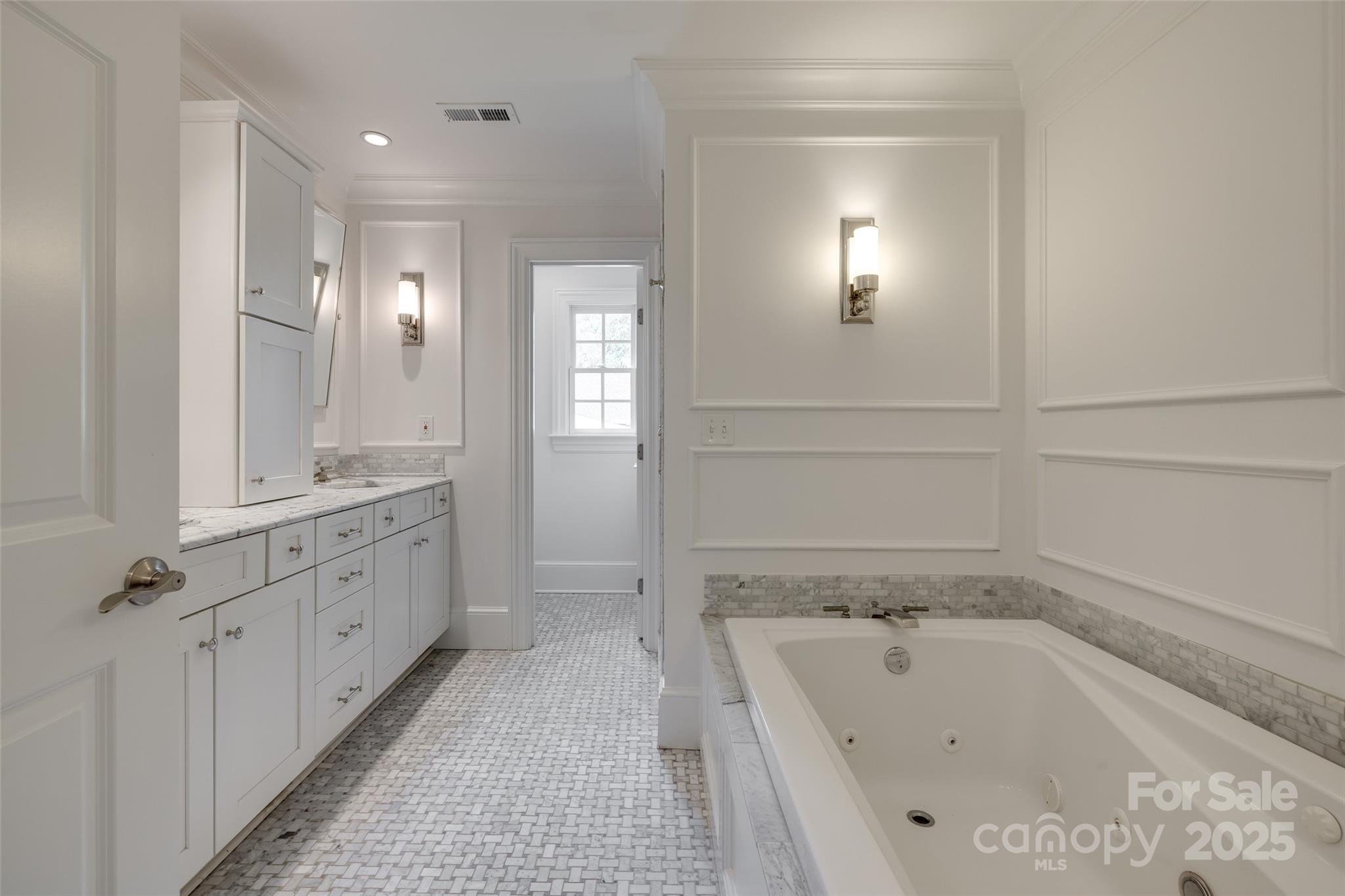 1225 Providence Road Charlotte, NC 28207 - Photo 28 of 42 a bathroom with a bathtub and a sink