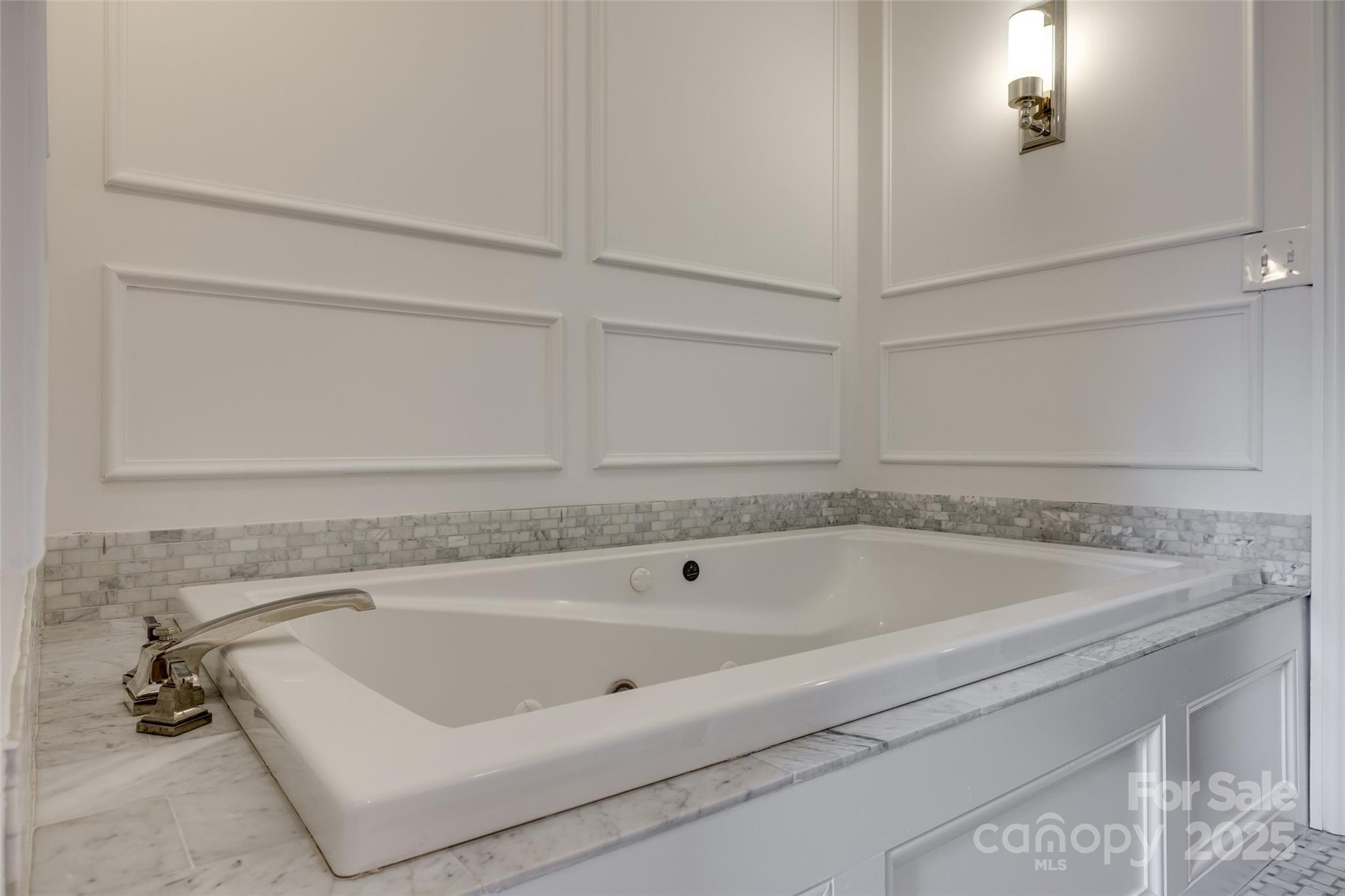 1225 Providence Road Charlotte, NC 28207 - Photo 29 of 42 a bathroom with a bathtub