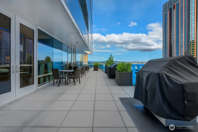 an outdoor space with lots of chairs and kitchen view