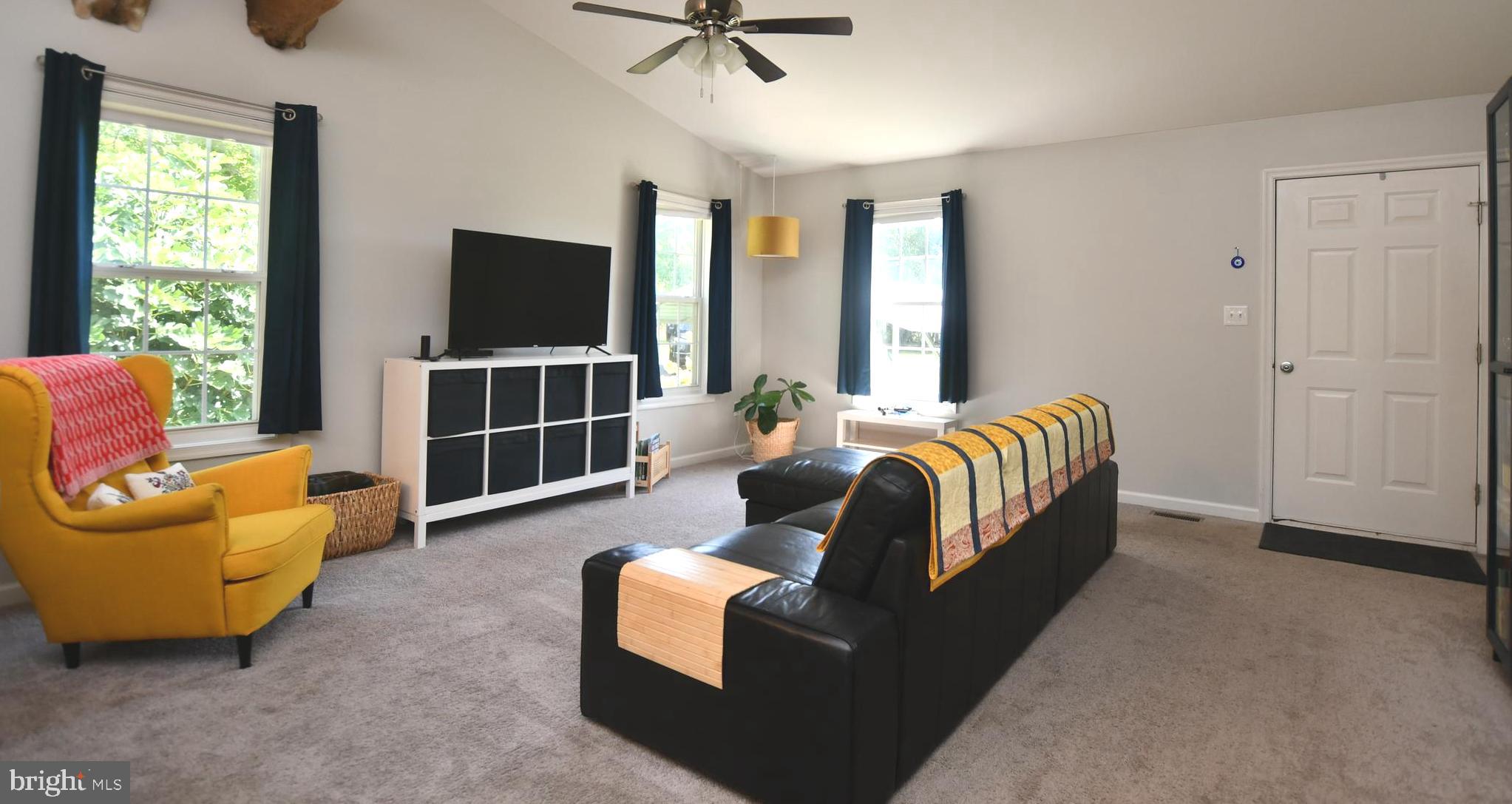 24183 Revercomb Road Lignum, VA 22726 - Photo 2 of 19 Living Room