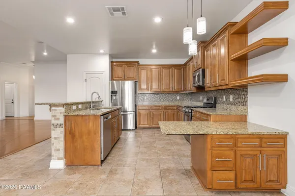 $2,500 | 225 Woodhaven Road, Youngsville, LA 70592