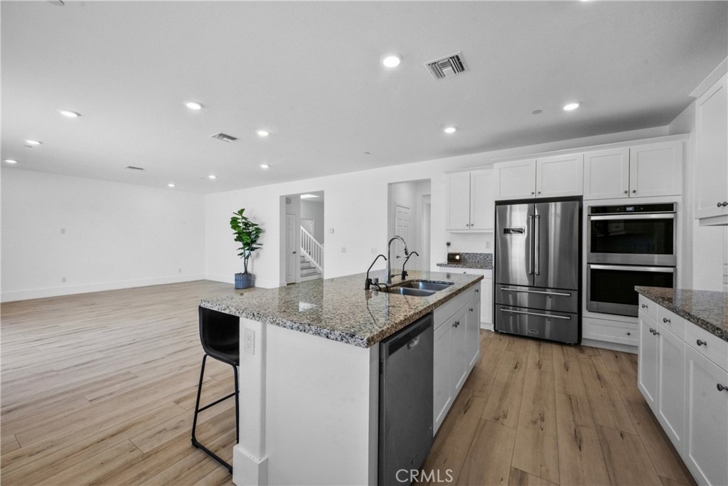 21199 Old Gate Court Riverside, CA 92507 - Photo 10 of 71 Kitchen