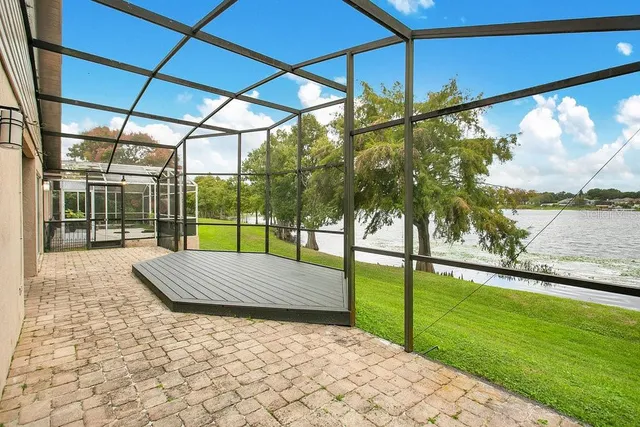 a view of a house with backyard and a backyard