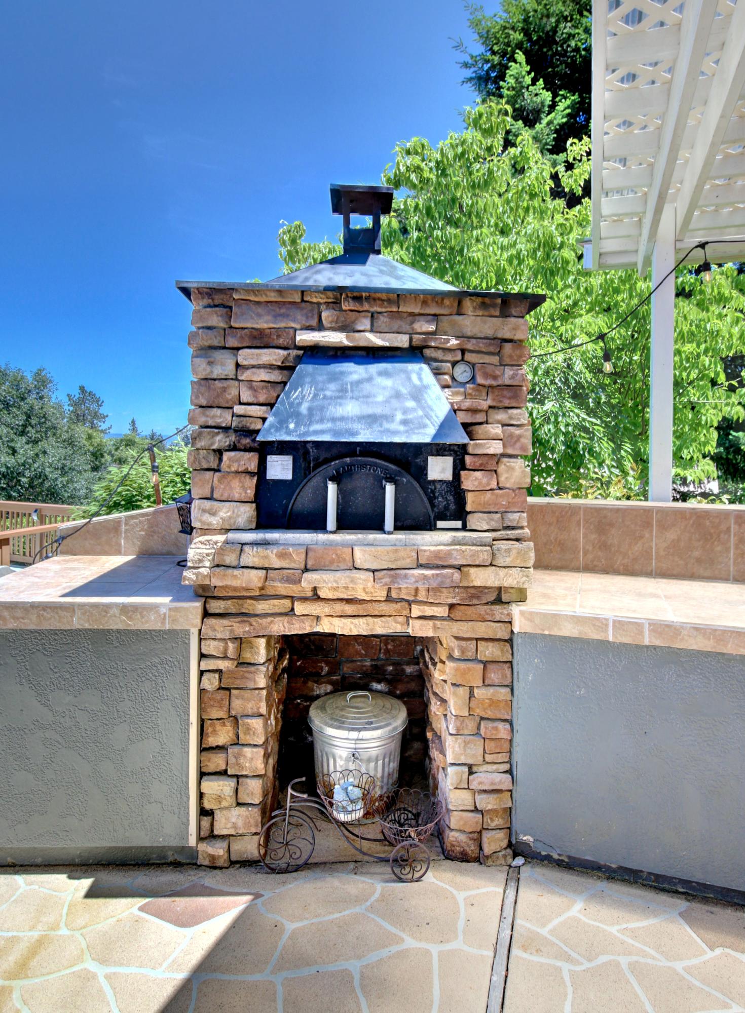 1930 Old Military Road Central Point, OR 97502 - Photo 37 of 63 Pizza Oven