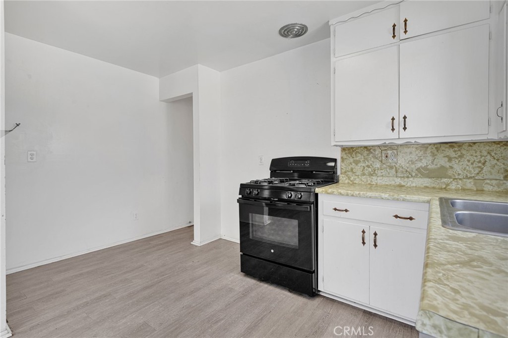 2567 Perth Court Barstow, CA 92311 - Photo 19 of 56 a kitchen with granite countertop a stove and a sink