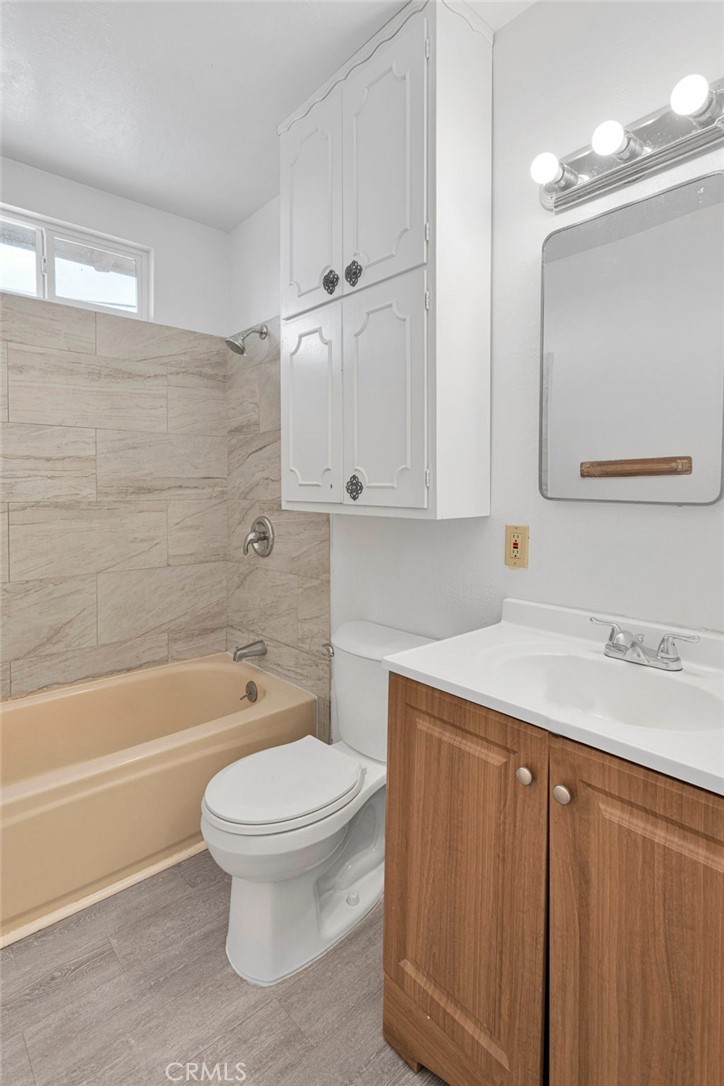 2567 Perth Court Barstow, CA 92311 - Photo 28 of 56 a bathroom with a granite countertop toilet a sink and bathtub