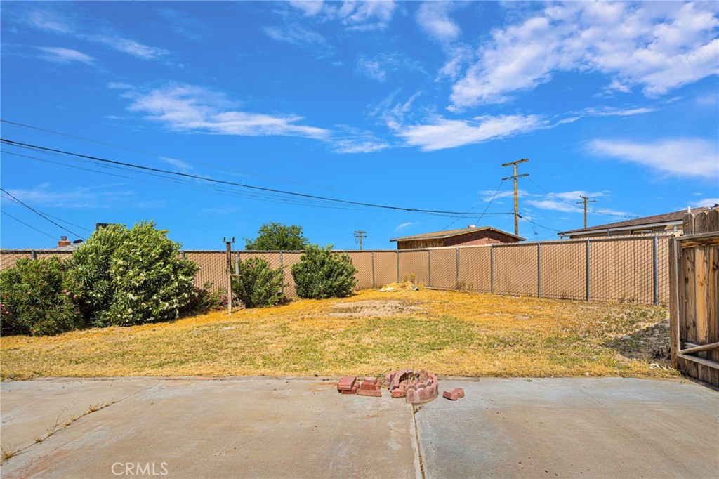 2567 Perth Court Barstow, CA 92311 - Photo 39 of 56 a view of a backyard of the house