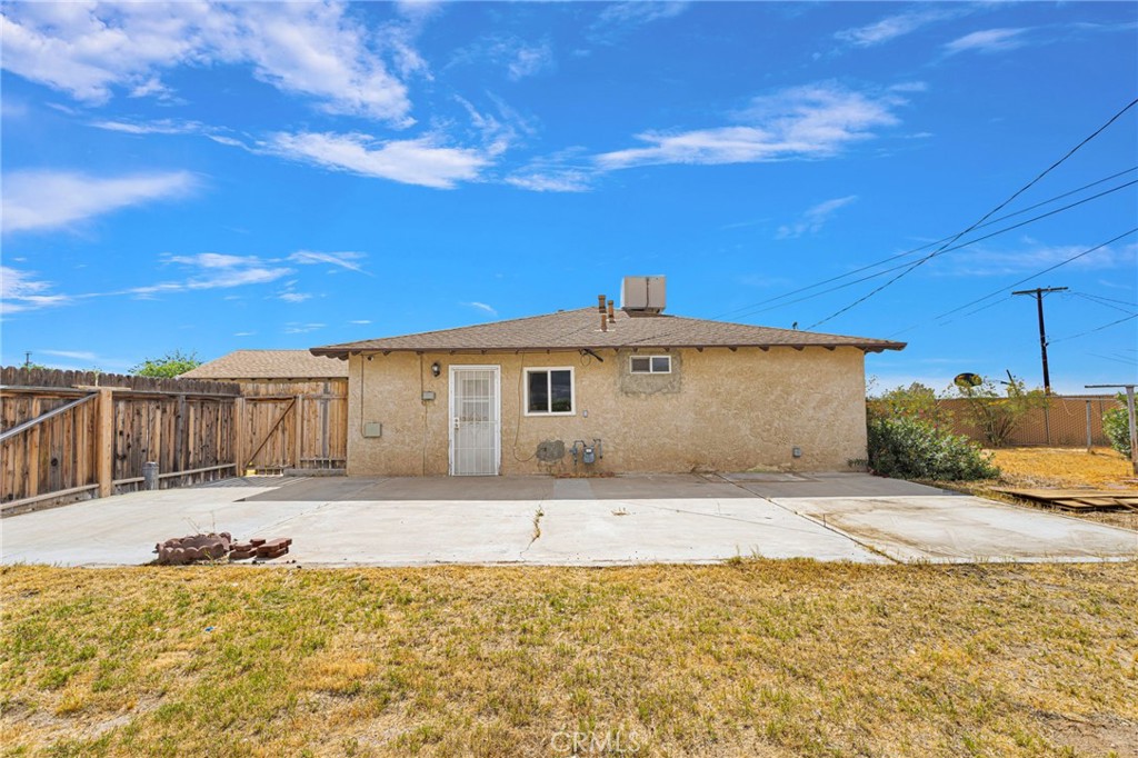 2567 Perth Court Barstow, CA 92311 - Photo 40 of 56 a front view of a house with a yard