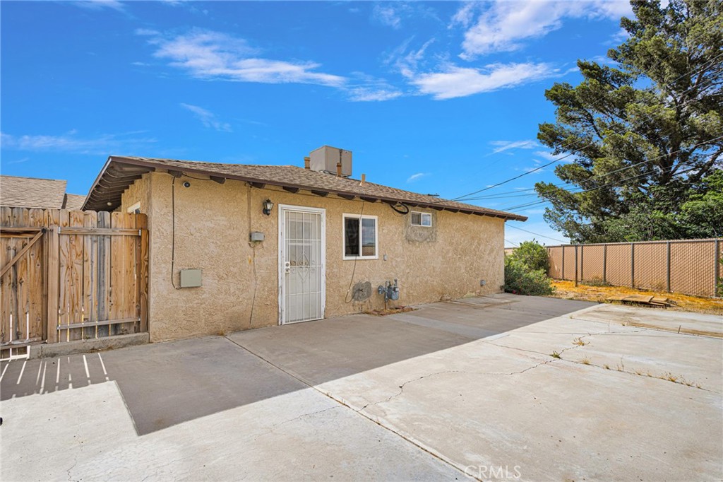2567 Perth Court Barstow, CA 92311 - Photo 41 of 56 a backyard of a house