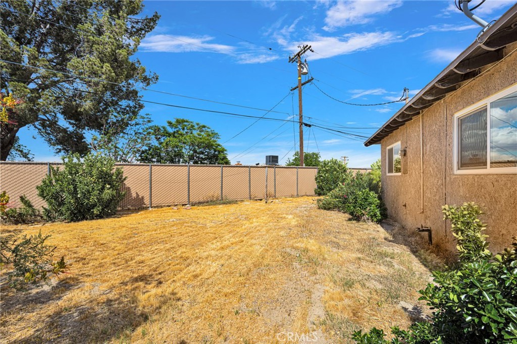 2567 Perth Court Barstow, CA 92311 - Photo 45 of 56 a backyard of a house with plants and wooden fence