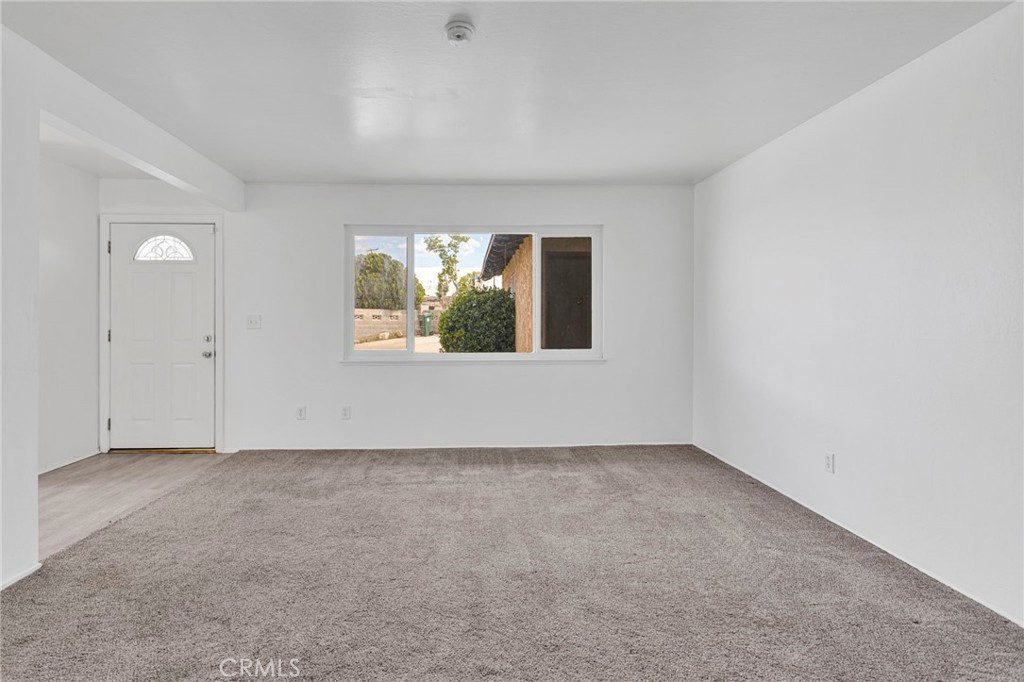 2567 Perth Court Barstow, CA 92311 - Photo 8 of 56 an empty room with windows and closet