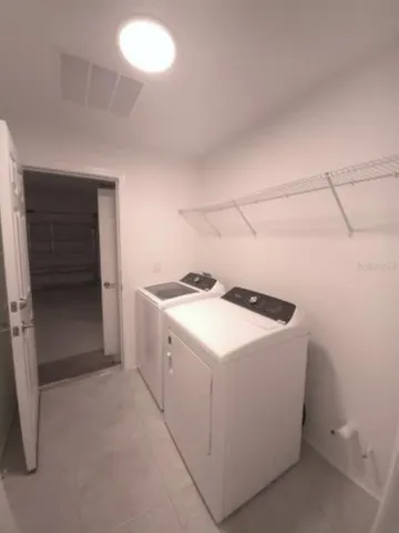 a view of empty room with window