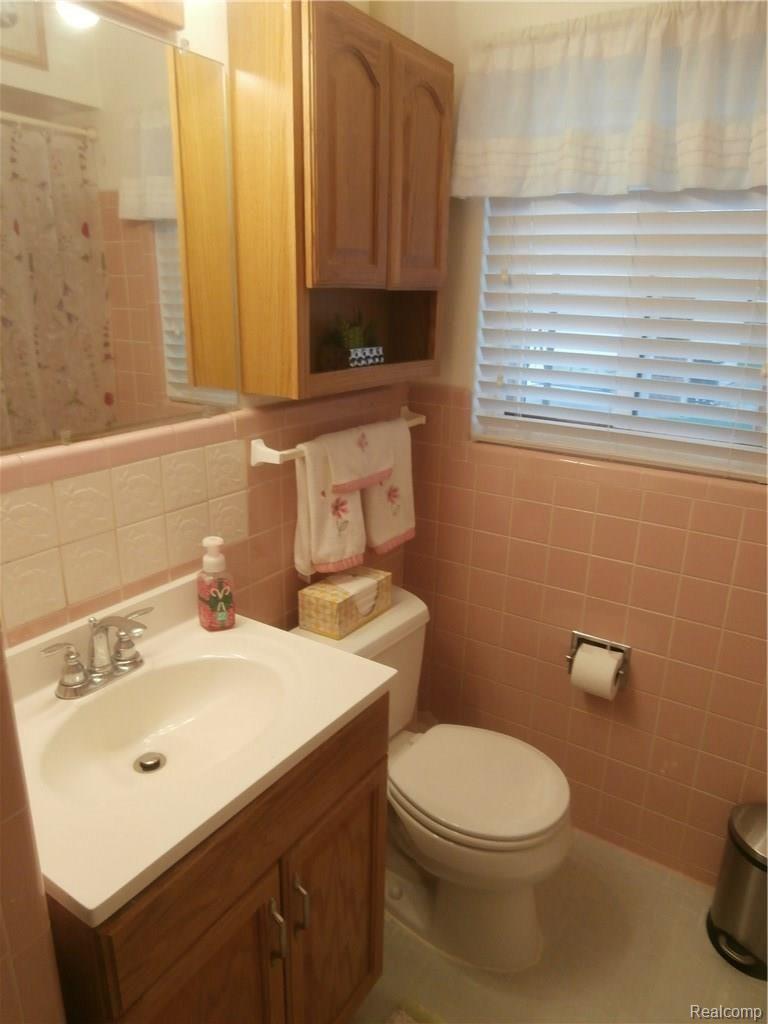11223 Dale Warren, MI 48089 - Photo 19 of 35 dale street 035.JPG