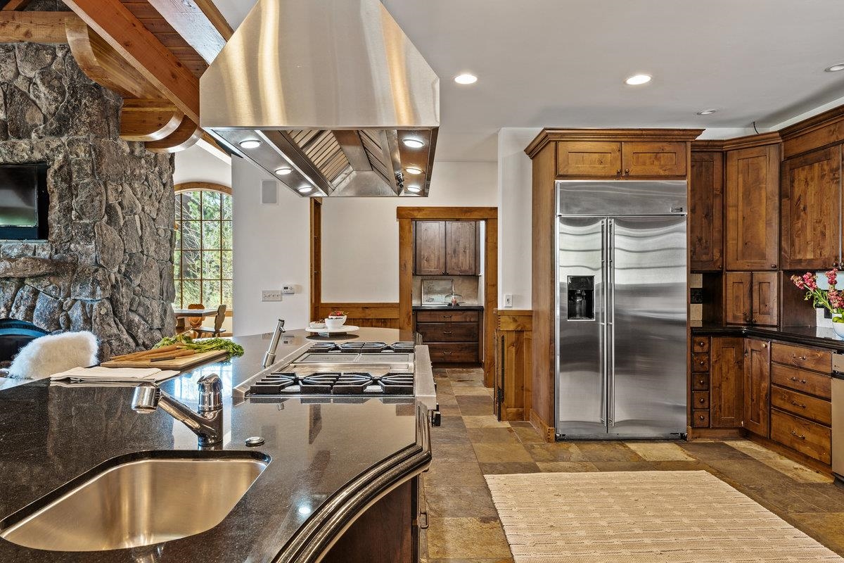 7160 Lahontan Drive Truckee, CA 96161 - Photo 5 of 19