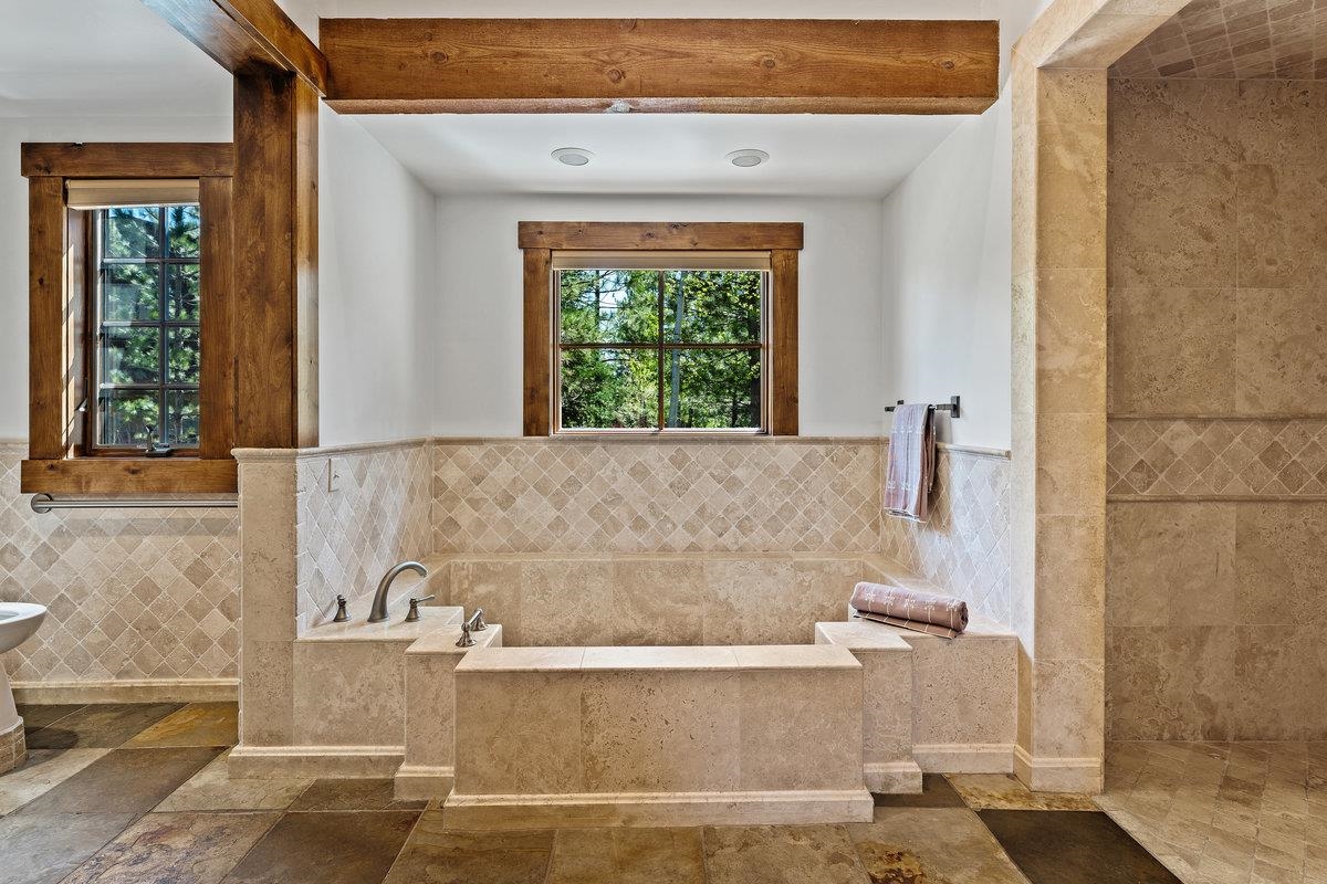 7160 Lahontan Drive Truckee, CA 96161 - Photo 10 of 19