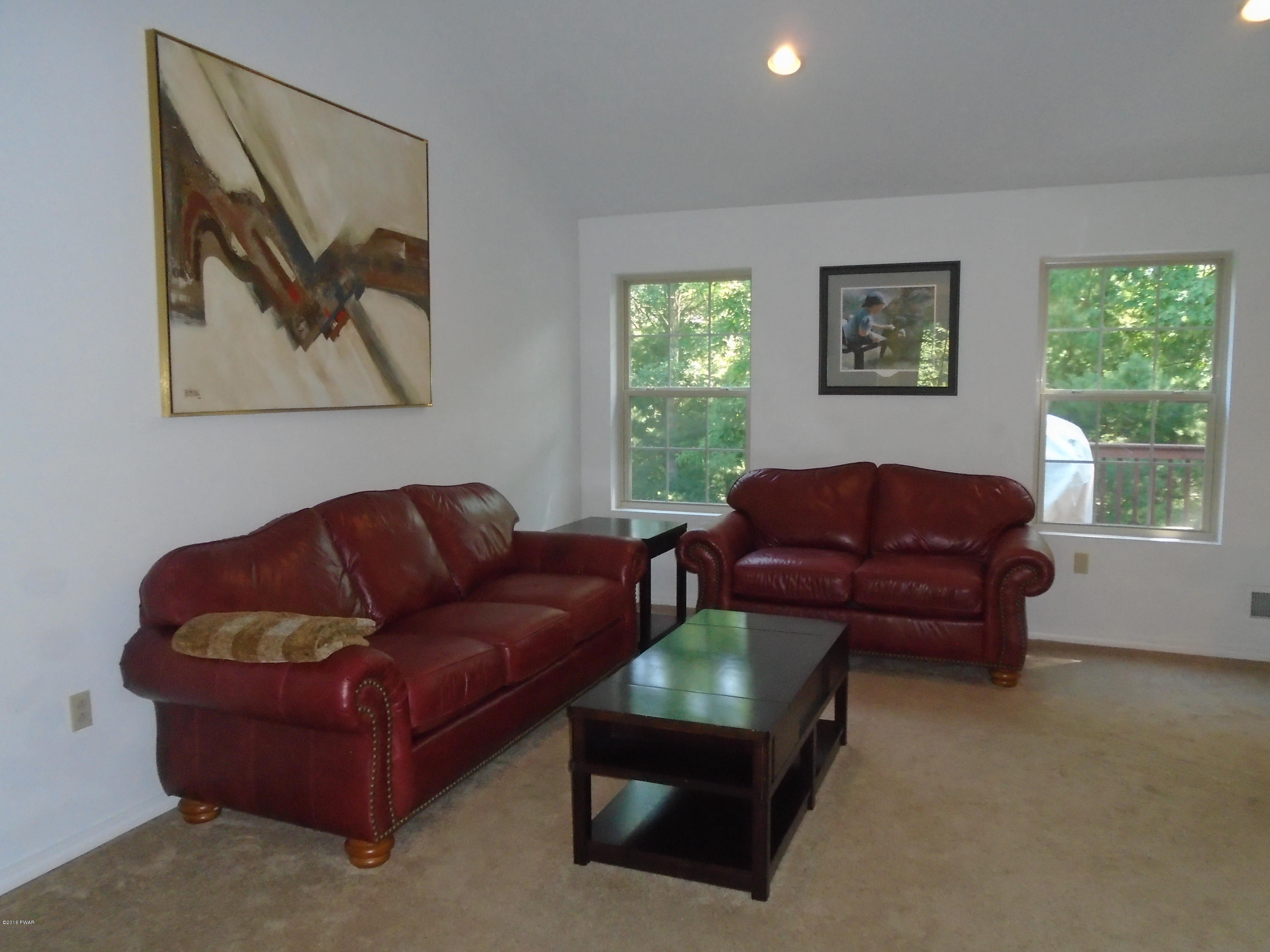 189 Pedersen Ridge Road Milford, PA 18337 - Photo 5 of 58