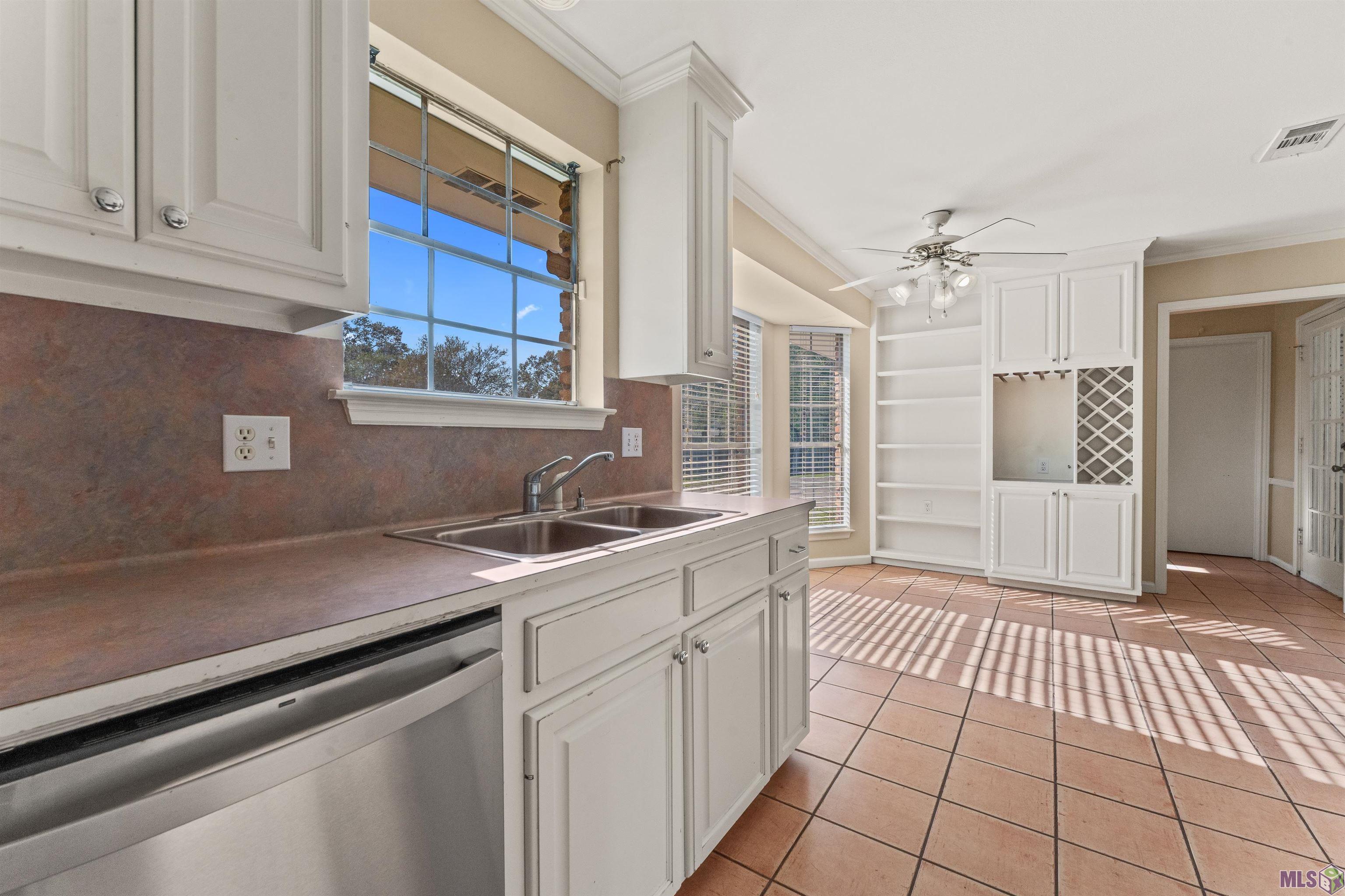 685 Daventry Drive Baton Rouge, LA 70808 - Photo 8 of 37 Kitchen to Breakfast area
