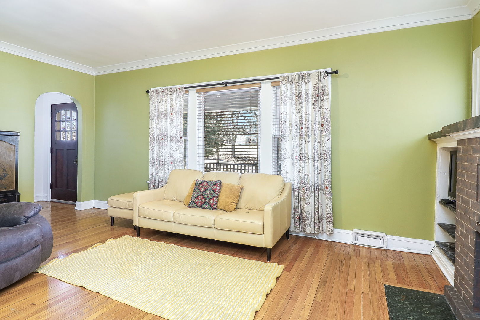 405 Singer Avenue Lemont, IL 60439 - Photo 3 of 25