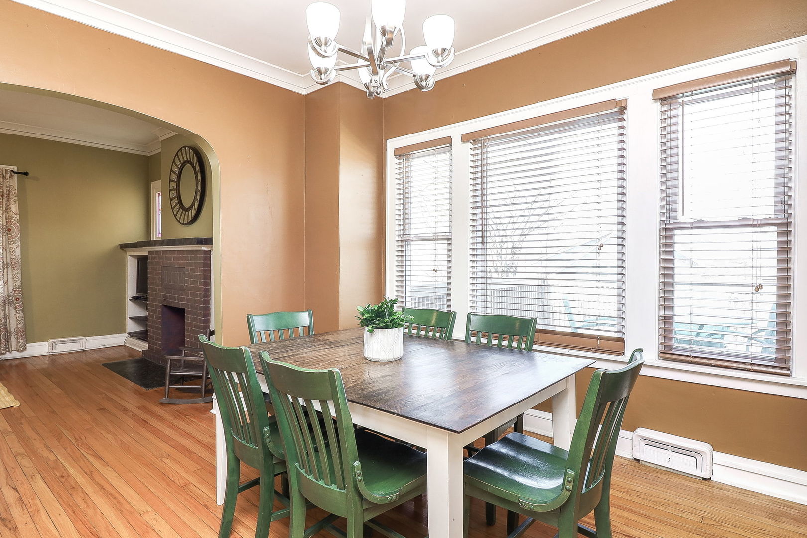 405 Singer Avenue Lemont, IL 60439 - Photo 5 of 25