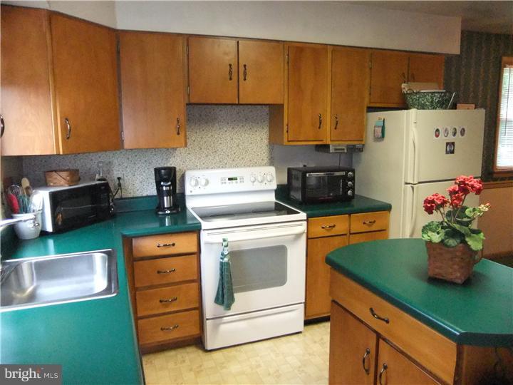 605 Elroy Road Souderton, PA 18964 - Photo 14 of 25 Kitchen