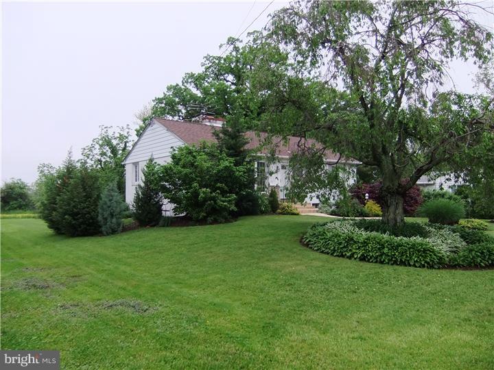 605 Elroy Road Souderton, PA 18964 - Photo 3 of 25 Exterior Side