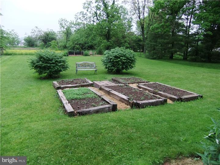 605 Elroy Road Souderton, PA 18964 - Photo 8 of 25 Garden