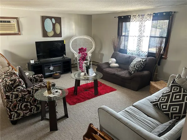 $2,350 | 60 Field Street, Unit 2, Pawtucket, RI 02860