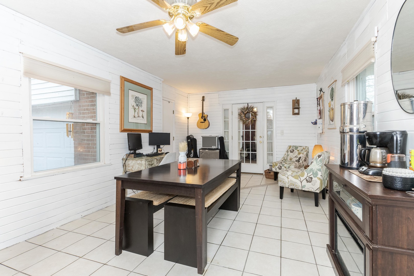 1903 Croxton Avenue Bloomington, IL 61701 - Photo 15 of 55 a living room with furniture