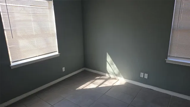 $1,000 | 400 Oak Drive, Unit 1B, Terrell, TX 75160