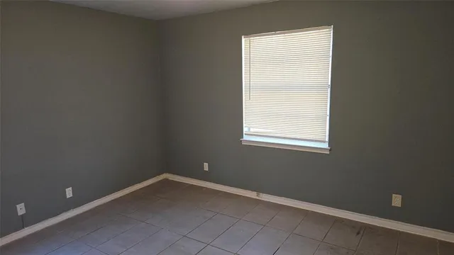 $1,000 | 400 Oak Drive, Unit 1B, Terrell, TX 75160