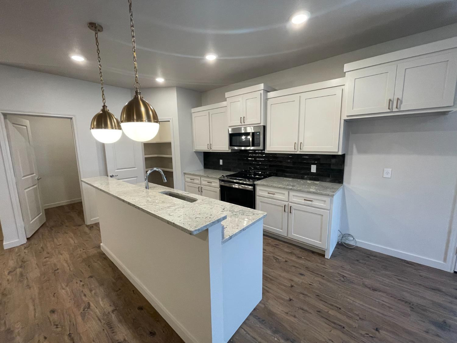 10902 Aberdeen Avenue Lubbock, TX 79424 - Photo 4 of 15 Photo 4