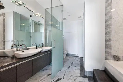 $875,000 | 200 Biscayne Blvd Way, Unit 4812, Miami, FL 33131