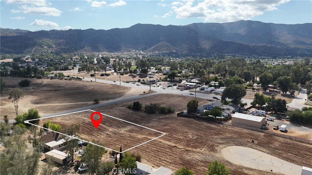 20520 Como Street Wildomar, CA 92595 - Photo 4 of 8 a view of city and mountain